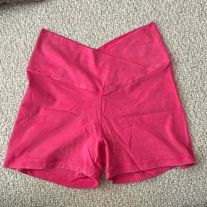 Offline by Aerie double crossover 3” shortie bike shorts